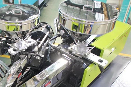 如何選擇混雙色注塑機?看完后漲知識!